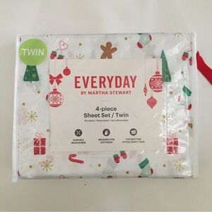 NEW TWIN Martha Stewart Sheet Set 4pc Flat Fitted 2 Pillowcases Christmas Theme
